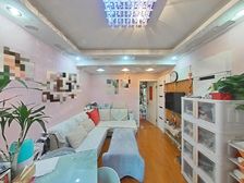 新上中楼层南北通一房一厅,地鉄口,车位充足。