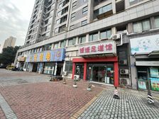 实用面积200平,大门口,已隔层,湖塘喜盈门挑高商铺