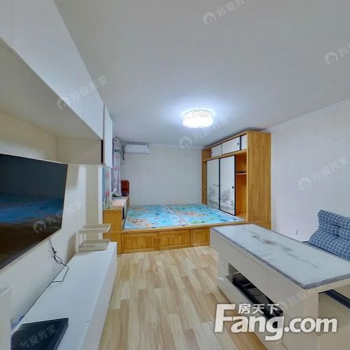 下楼就是太阳宫地铁站,好小区业主出租,随时看,密码锁