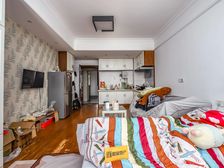 新区体育场附近,仅需6万,大曌国际精装一居室,拎包入住