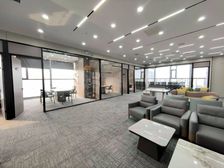 勒泰北国乐汇城商圈 口 450平带家具电梯口位置 多套房