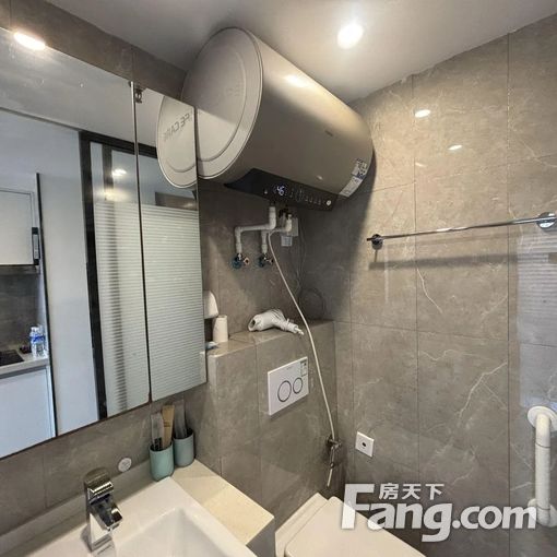 中南世纪城复式公寓地铁口,精装套一,家具家电齐全 拎包入住。