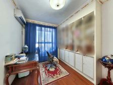 火炬广场一号线,卓达星辰大四室。