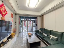 一楼带大院子,可以养宠物,精装修,带两层地下室,欢迎实地看房