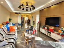 东关一区电梯房精装修客厅通阳台格局