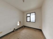 花园洋房密度小.人车分流,交通方便 守着昆仑公园.