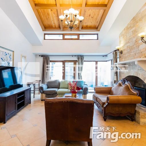 顺义龙湾别墅 精装4室南向带阳台 月租33000元