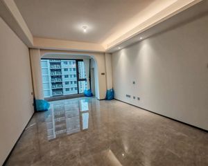 户型视野采光好全新精装空调,双地铁,三房户型