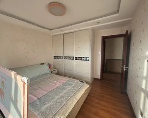 急售!华中物业 假日雅典城精装两室 能改三室 随时看房