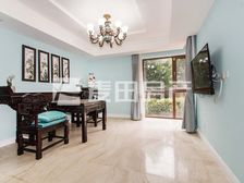 1室2厅荣尊堡国际公寓