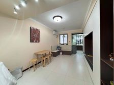 出门口,前有国展中心,后有华山医院,两房朝南,换房出售