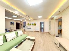 南师旁 精装拎包入住 两个租赁车位 看房方便 湖景房