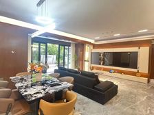 高新区企业天地旁边 公园门口 横厅豪装四房 花园面积150平