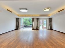 上下两层、复式带110平院子 精装修三居 电梯入户