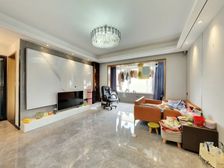 精装套三 户型方正 装修花了30多万 带一个带下车位