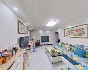 燕城苑小区全明格局三居室南北通透装修好社区成熟满五年一套住房