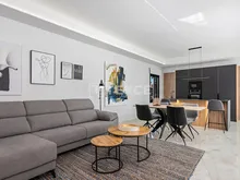 西班牙阿尔戈法(Algorfa)的独立平房风格房屋