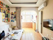 大学路范围内 三室一厅一卫 南北朝向 精装修 靠近