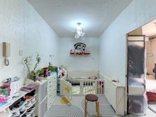 虹梅景苑 此小区是2011年动迁房小区,户型好,业主诚意出售