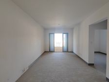 首付10多万买照母山商圈中庭三房急售