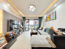 大三房朝中庭中间楼层带使用权车位,装修保持不错