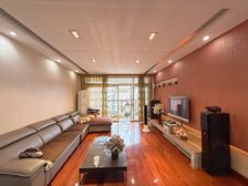 宽大的阳台巴适的江景令人心情愉悦吖