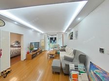 新上 中间位置 飞机户型南北通三房 临近地.铁和商超 带车位