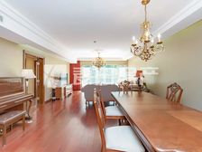 经典双主卧夹客厅南向四居室。奢阔。推窗见绿、别墅感