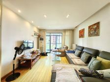 两房带大阳台朝中庭住家安静