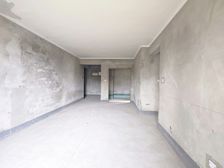 万达广场旁次新小区三房