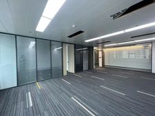 中启厚业中心 150平 西北向采光 带两个隔断