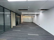 中启厚业中心 150平 西北向采光 带两个隔断