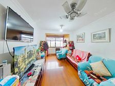 顶已拉平(无违建),小区当中位置安静,采光视野很好,价可谈