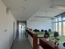 10号线健德门 全新装修 有上下水 茶室大小会议室 四面采光