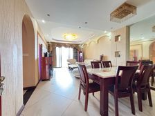 躺在自家的阳台一边喝茶一边看江是什么体验