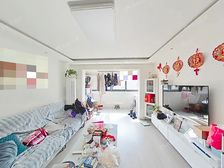 春馨苑二期03年房龄,飞机户型三房,婚房装修,满五年,位置好
