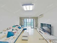 湖景位置,栋距宽阔,看房戴墨镜,否则采光刺眼,看房方便。