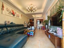 照母山光环轻轨旁。香港置地景悦 三房 180万 房源保真!