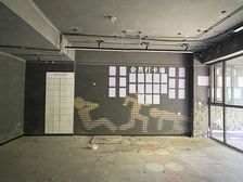 龙湖物业 轻轨玲距离一楼带花园 三层楼 墅区洋房