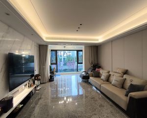 江皓府5室2厅3卫南朝向868.0万元/套出售