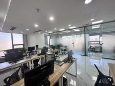 旗舰大厦 东北向 117平 带办公家具 定制装修