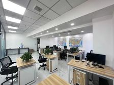 旗舰大厦 东北向 117平 带办公家具 定制装修