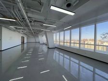 望京soho新出房源 大门头 超大展示面 采光好 正对电梯