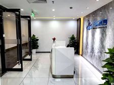 东三环地标 10号地铁沿线嘉盛中心328平精装遗留带家具出租