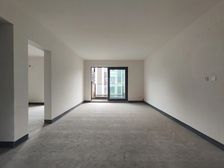 公园一环,香港置地洋房带双露台 205万