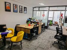 财富地带南向写字楼 带一个隔断