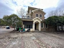 红谷滩铜锣湾旁靠山独栋,自带两亩地花园,前后视野开阔,急售