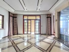 诚意出售的双拼,精装大花园,看房方便,小区很的一套