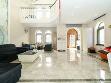 精装!仅此一边户(一层有卧室)有地暖 厅挑空 卫生间全明大院