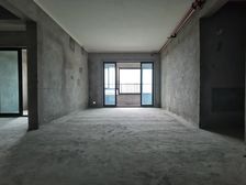 江北嘴东 清水大三房 双轻轨 5梯6户电梯入户